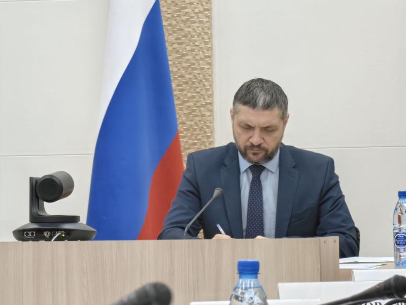 Александр Осипов на оперативном совещании/Фото:Даниил Ботвинский/РТК «Забайкалье»